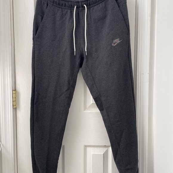 Nike Joggers - Picture 4 of 4
